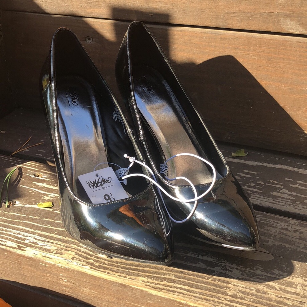 Black patent pumps